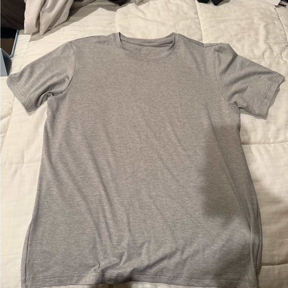 ALO Yoga Light Gray Men's Short Sleeve Tee